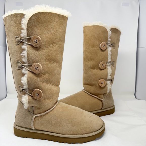 UGG Bailey Button Triplet ll Tan Winter Boots with Sheepskin Lining size 10 - Picture 2 of 15
